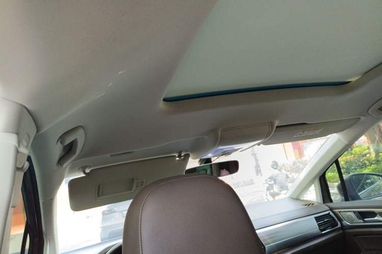 Used Volkswagen Viloran 2020 330TSI Luxury Edition Headliner