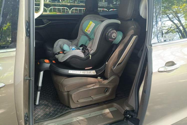 Used Volkswagen Viloran 2020 330TSI Luxury Edition Left Rear Seat