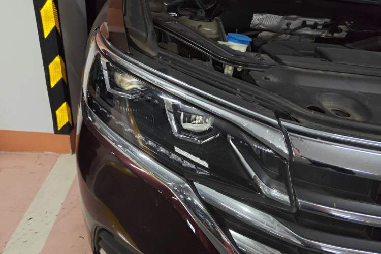 Used Volkswagen Viloran 2020 330TSI Luxury Edition Right Front Headlight
