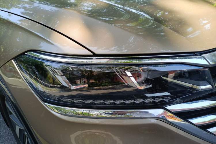 Used Volkswagen Viloran 2020 330TSI Luxury Edition Right Front Headlight