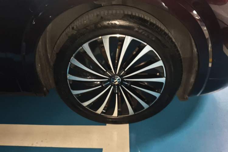 Used Volkswagen Viloran 2020 380TSI Flagship Edition Right Front Wheel Hub
