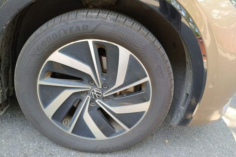 Used Volkswagen Viloran 2020 330TSI Luxury Edition Right Front Wheel Hub