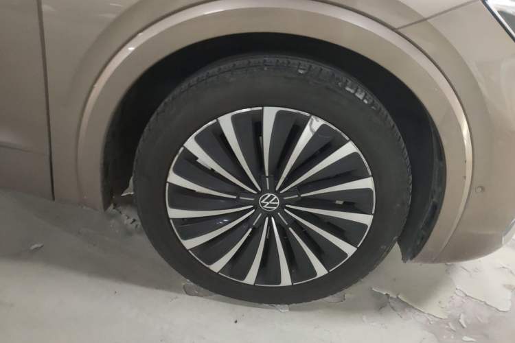Used Volkswagen Viloran 2020 380TSI Prestige Edition Right Front Wheel Hub
