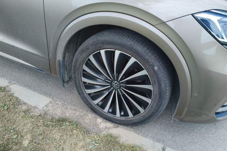 Used Volkswagen Viloran 2020 380TSI Flagship Edition Right Front Wheel Hub