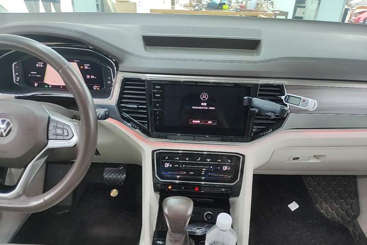 Used Volkswagen Viloran 2020 380TSI Prestige Edition Audio And AC Panel