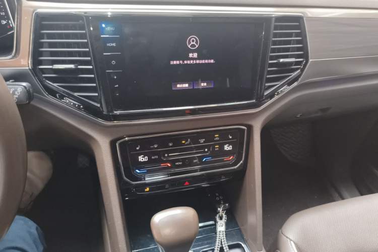 Used Volkswagen Viloran 2020 380TSI Prestige Edition Audio And AC Panel