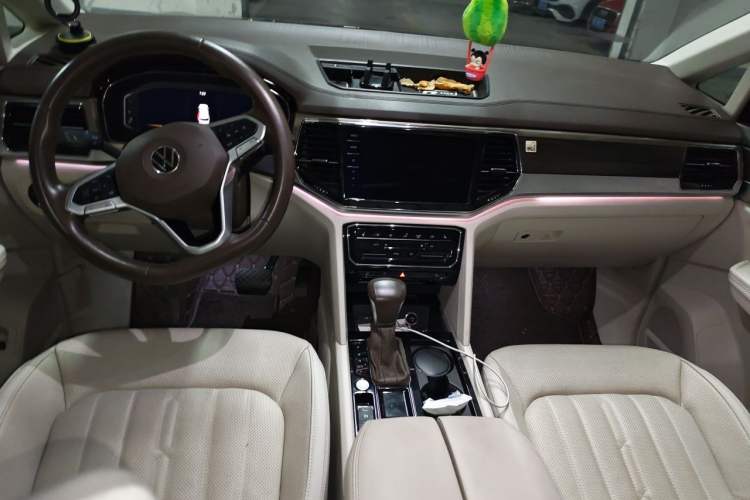Used Volkswagen Viloran 2020 330TSI Luxury Edition Center Console
