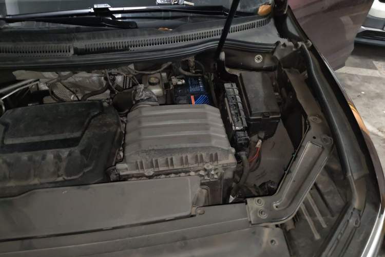 Used Volkswagen Viloran 2020 330TSI Luxury Edition Engine Bay Left