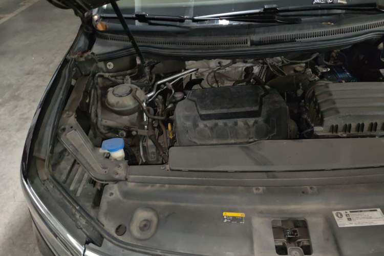 Used Volkswagen Viloran 2020 330TSI Luxury Edition Engine Bay Right