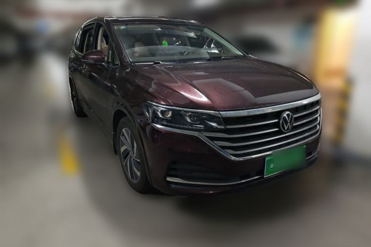 Used Volkswagen Viloran 2020 330TSI Luxury Edition Front Right 45 Deg
