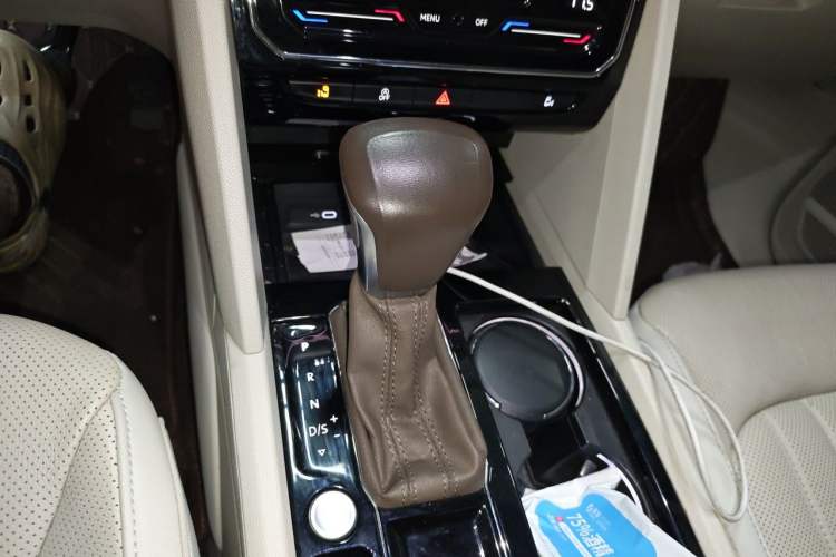 Used Volkswagen Viloran 2020 330TSI Luxury Edition Gear Lever