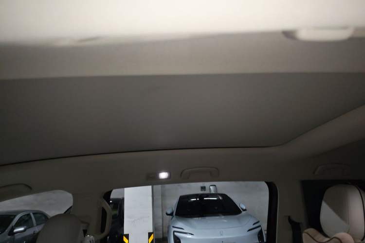 Used Volkswagen Viloran 2020 330TSI Luxury Edition Headliner