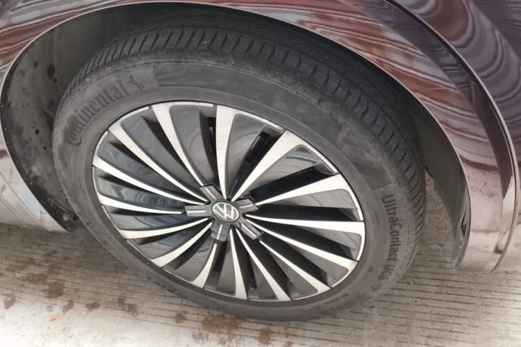 Used Volkswagen Viloran 2020 380TSI Prestige Edition Right Front Wheel Hub