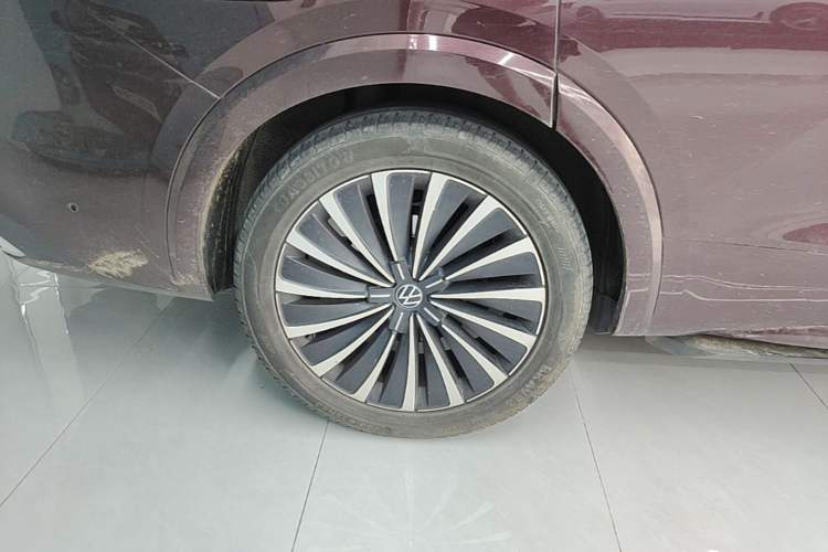 Used Volkswagen Viloran 2020 380TSI Prestige Edition Right Rear Wheel Hub