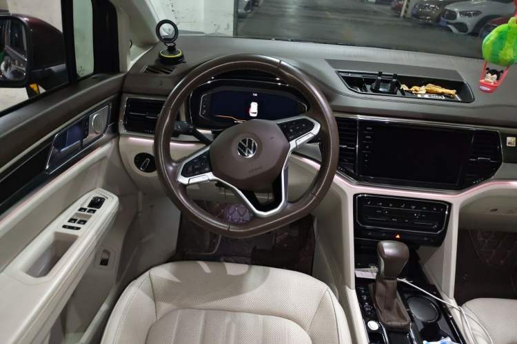 Used Volkswagen Viloran 2020 330TSI Luxury Edition Steering Wheel