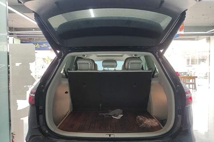Used Volkswagen Viloran 2020 380TSI Prestige Edition Trunk