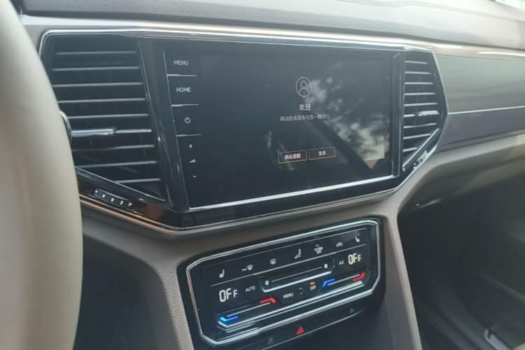 Used Volkswagen Viloran 2020 330TSI Luxury Edition Audio And AC Panel