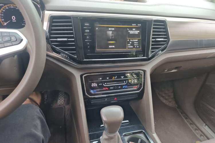 Used Volkswagen Viloran 2020 330TSI Business Edition Audio And AC Panel