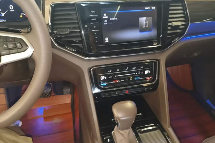 Used Volkswagen Viloran 2020 330TSI Business Edition Audio And AC Panel