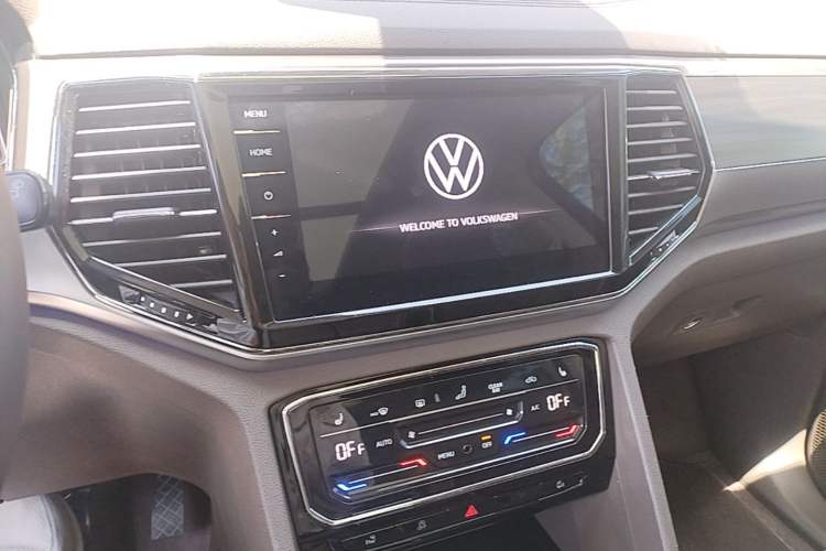 Used Volkswagen Viloran 2020 380TSI Prestige Edition Audio And AC Panel