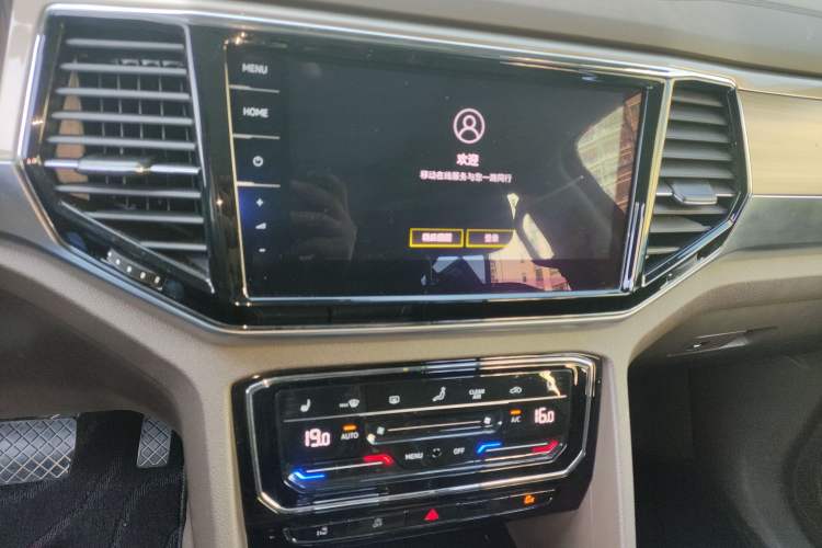 Used Volkswagen Viloran 2020 380TSI Prestige Edition Audio And AC Panel