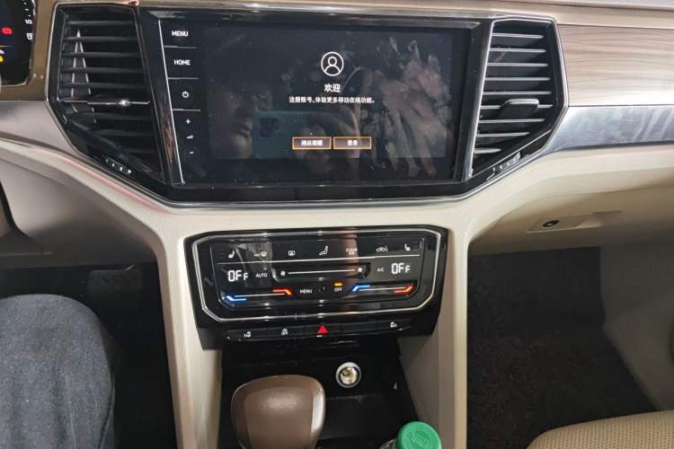 Used Volkswagen Viloran 2020 330TSI Luxury Edition Audio And AC Panel