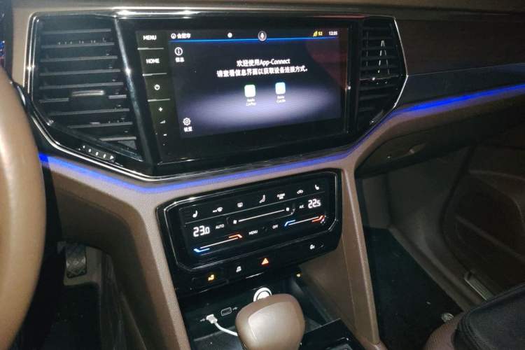 Used Volkswagen Viloran 2020 380TSI Prestige Edition Audio And AC Panel