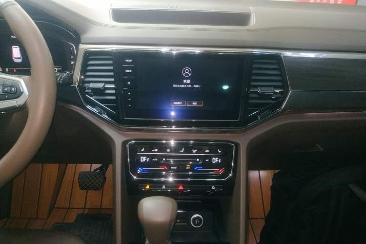 Used Volkswagen Viloran 2020 330TSI Luxury Edition Audio And AC Panel