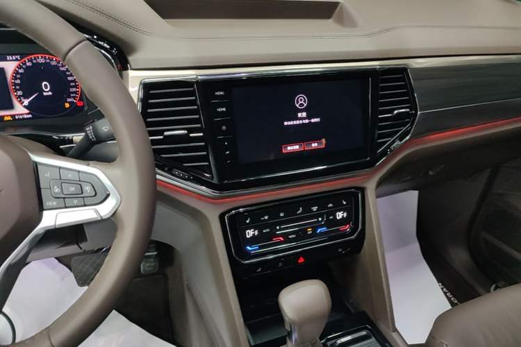 Used Volkswagen Viloran 2020 380TSI Prestige Edition Audio And AC Panel
