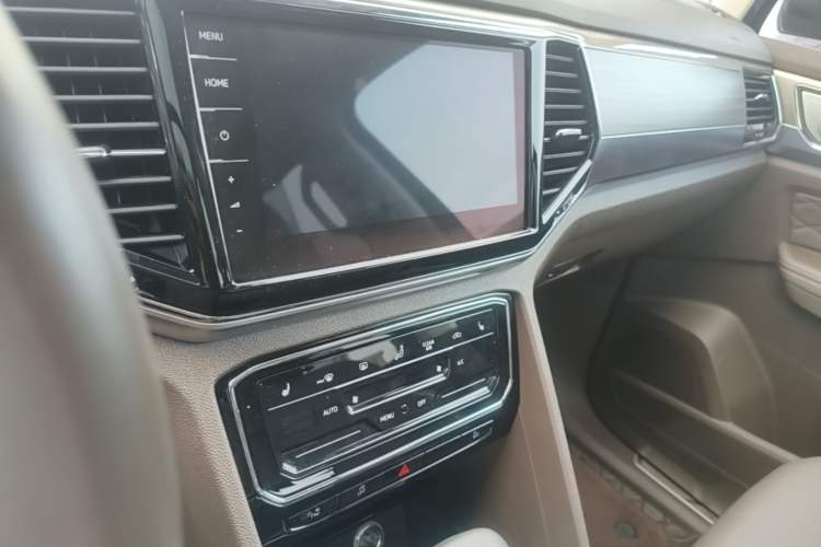 Used Volkswagen Viloran 2020 380TSI Prestige Edition Audio And AC Panel