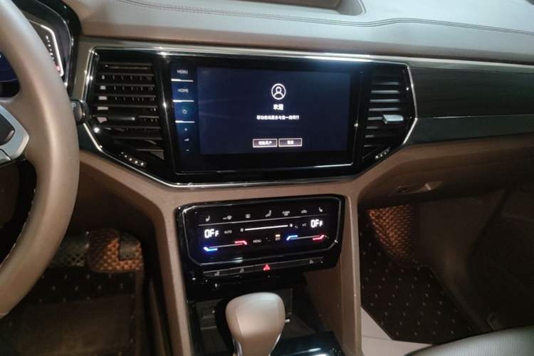 Used Volkswagen Viloran 2020 330TSI Luxury Edition Audio And AC Panel