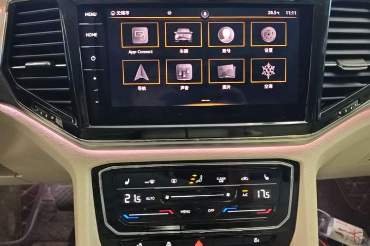 Used Volkswagen Viloran 2020 330TSI Luxury Edition Audio And AC Panel