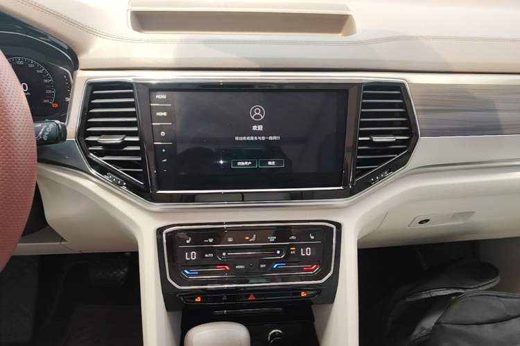 Used Volkswagen Viloran 2020 380TSI Prestige Edition Audio And AC Panel