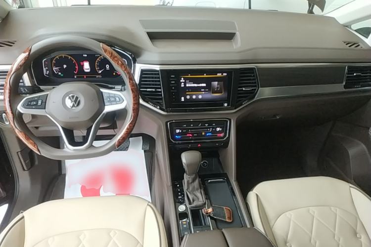 Used Volkswagen Viloran 2020 330TSI Business Edition Center Console