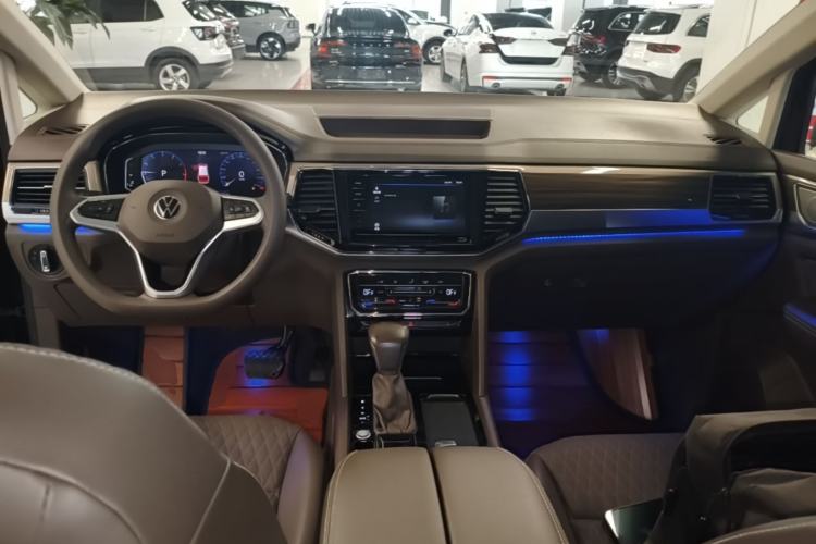 Used Volkswagen Viloran 2020 330TSI Business Edition Center Console