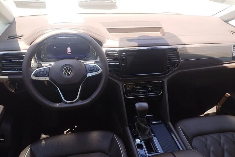 Used Volkswagen Viloran 2020 380TSI Prestige Edition Center Console