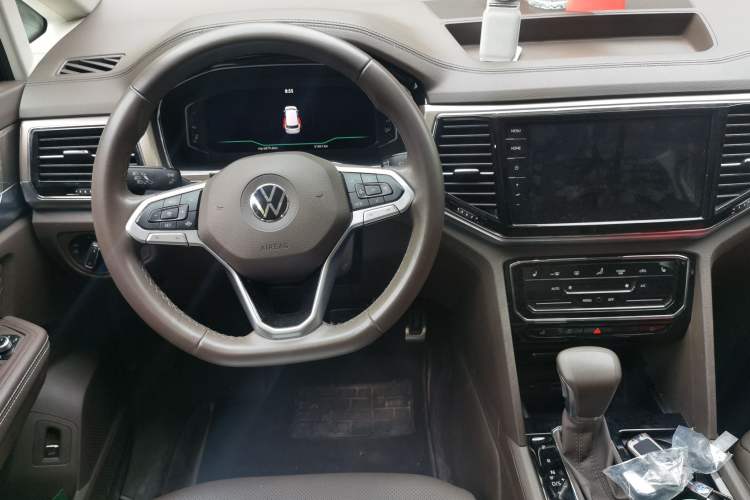Used Volkswagen Viloran 2020 380TSI Prestige Edition Center Console