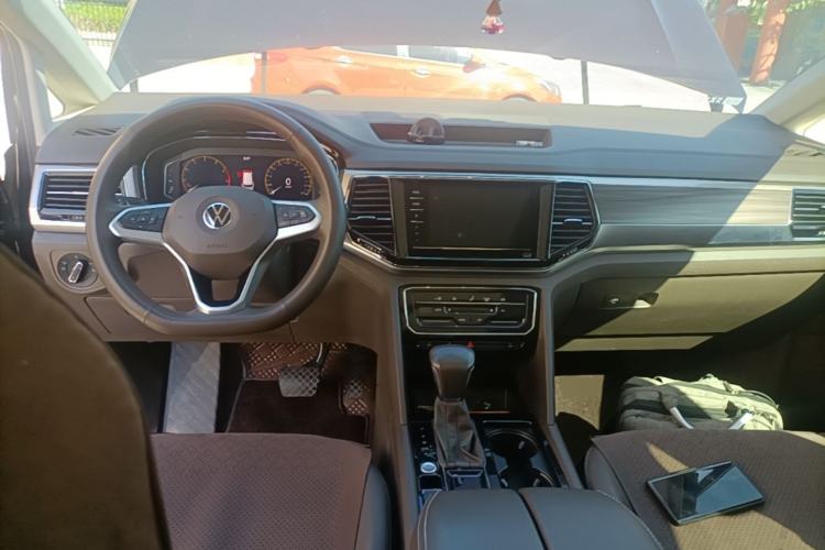 Used Volkswagen Viloran 2020 330TSI Business Edition Center Console