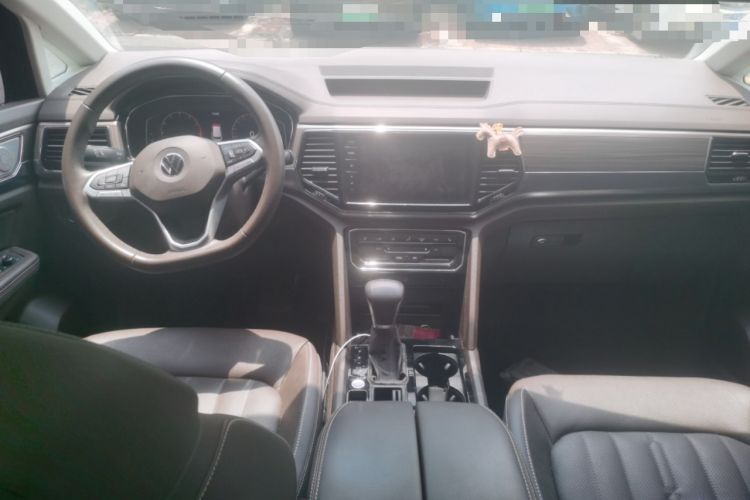 Used Volkswagen Viloran 2020 330TSI Luxury Edition Center Console