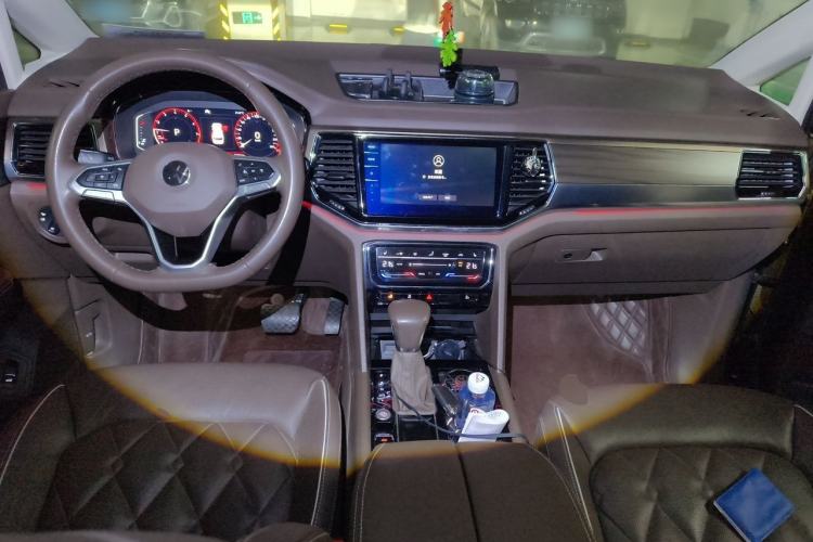 Used Volkswagen Viloran 2020 380TSI Prestige Edition Center Console