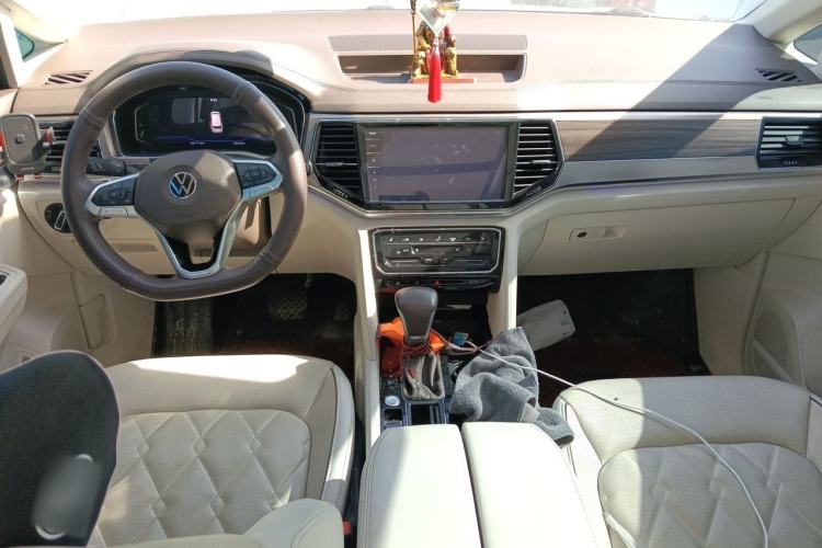 Used Volkswagen Viloran 2020 380TSI Prestige Edition Center Console