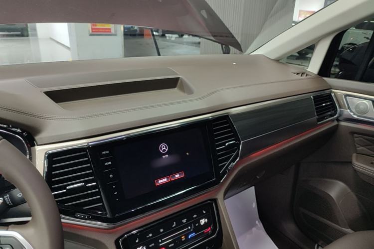 Used Volkswagen Viloran 2020 380TSI Prestige Edition Center Console