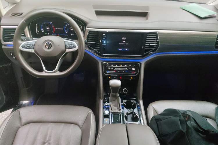 Used Volkswagen Viloran 2020 330TSI Luxury Edition Center Console