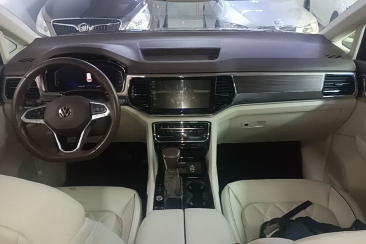 Used Volkswagen Viloran 2020 380TSI Prestige Edition Center Console