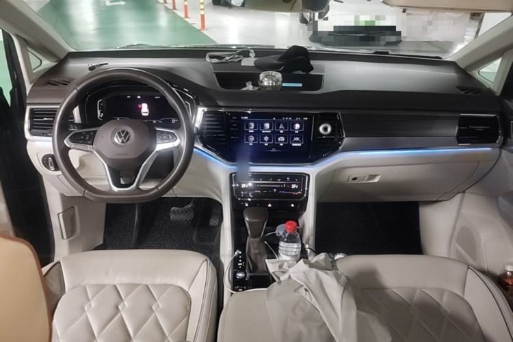 Used Volkswagen Viloran 2020 380TSI Prestige Edition Center Console