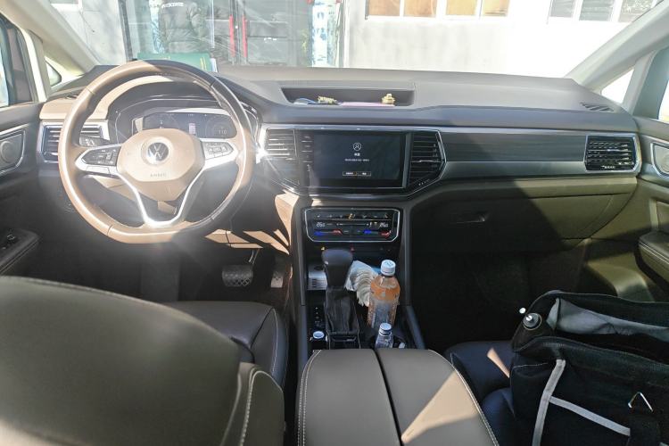 Used Volkswagen Viloran 2020 330TSI Luxury Edition Center Console