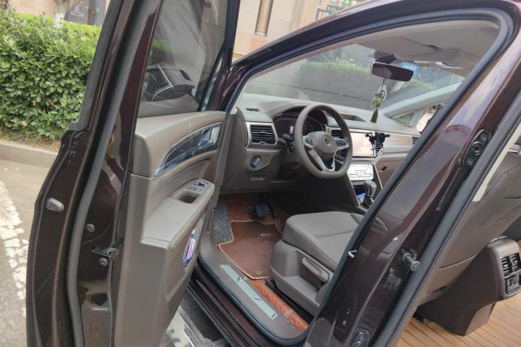 Used Volkswagen Viloran 2020 330TSI Business Edition Driver Seat