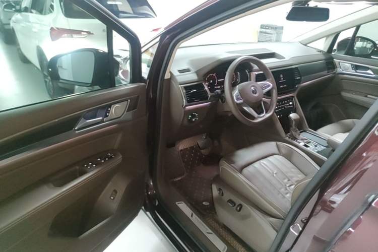 Used Volkswagen Viloran 2020 330TSI Luxury Edition Driver Seat