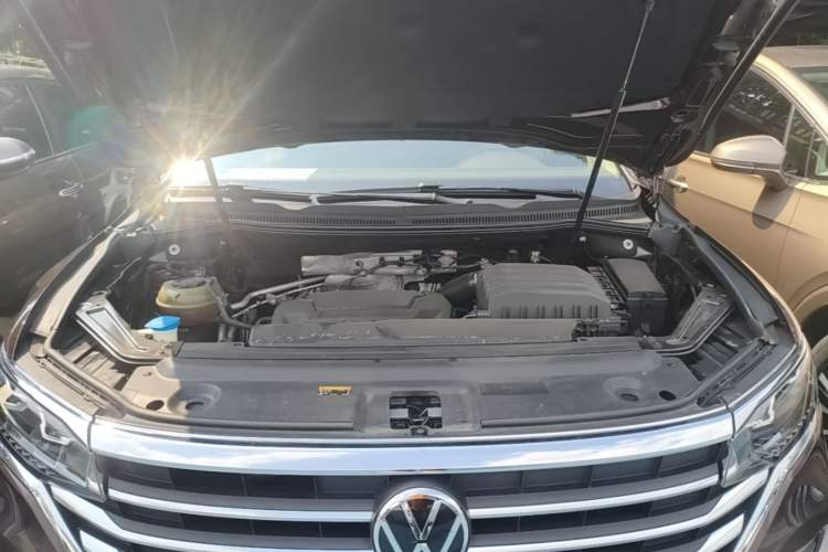 Used Volkswagen Viloran 2020 330TSI Luxury Edition Engine Bay