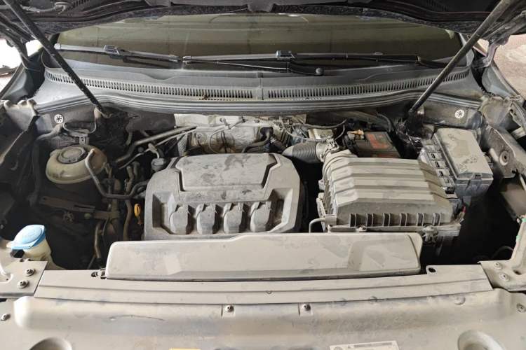 Used Volkswagen Viloran 2020 330TSI Luxury Edition Engine Bay